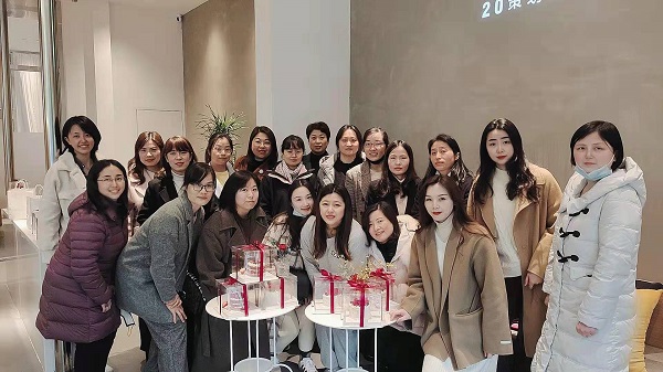 巧手做烘焙，甜蜜好時光——地產(chǎn)集團工會舉辦婦女節(jié)主題烘焙活動