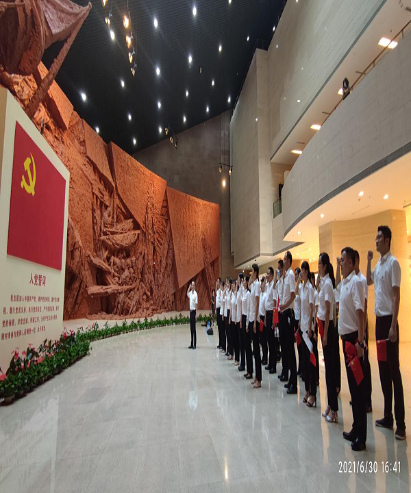 徽鹽地產(chǎn)集團(tuán)開展“追憶歷史，重溫入黨志愿書”主題活動