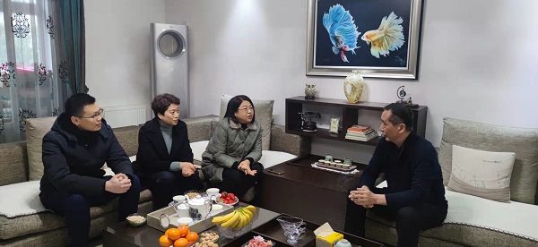 徽鹽地產(chǎn)集團(tuán)開展春節(jié)送溫暖走訪慰問活動(dòng)