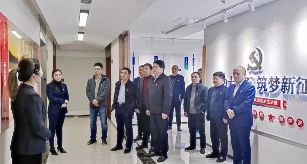 羅太忠一行到徽鹽地產(chǎn)集團(tuán)調(diào)研指導(dǎo)工作