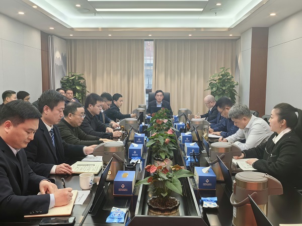 王思軍在省城市更新等三家公司重點(diǎn)工作推進(jìn)會(huì)上強(qiáng)調(diào)要以新作風(fēng)、新?lián)?dāng)，實(shí)現(xiàn)新發(fā)展